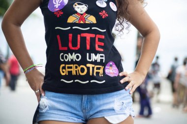 Salvador, Bahia, Brezilya - 08 Mart 2020: Protestocular, Bahia 'nın Salvador kentinde düzenlenen Uluslararası Kadın Günü sırasında görüldü.