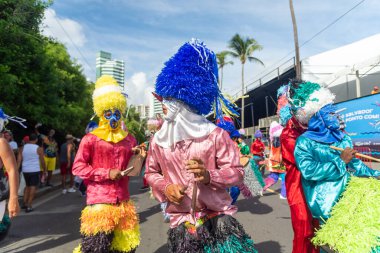 Salvador, Bahia, Brezilya - 11 Şubat 2023: Kültür grubu Zambiapunga, Bahia 'nın Salvador kentindeki karnaval öncesi Fuzue' de geçit töreninde görülüyor.