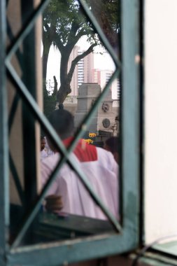 Salvador, Bahia, Brezilya - 2 Kasım 2018: İnsanlar Bahia 'nın Salvador kentindeki Campo Santo mezarlığında Ölüm Günü' nde görüldüler..