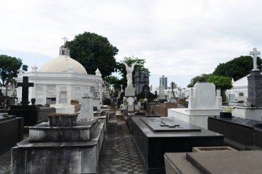 Salvador, Bahia, Brezilya - 02 Kasım 2023: Salvador, Bahia 'daki Campo Santo mezarlığının mezarları.