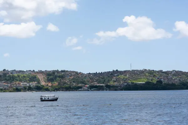 Salvador Bahia Brasil 2015 Sebuah Perahu Terlihat Berlayar Laut Ribeira Stok Foto Bebas Royalti