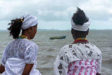 Santo Amaro, Bahia, Brezilya - 17 Mayıs 2015: Bahia 'nın Santo Amaro kentindeki Bembe do Mercado dini kutlamalarında Candomble üyeleri görülüyor.