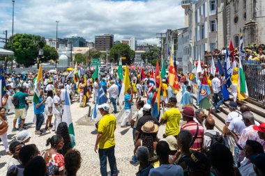 Salvador, Bahia, Brezilya - 08 Aralık 2023: Katolikler, Bahia 'nın Salvador kentinde Conceicao da Praia onuruna düzenlenen törenin ardından görüldü..
