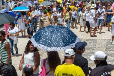Salvador, Bahia, Brezilya - 08 Aralık 2023: Katolikler, Bahia 'nın Salvador kentinde Conceicao da Praia onuruna düzenlenen törenin ardından görüldü..