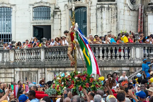 Salvador, Bahia, Brezilya - 08 Aralık 2023: Katolikler, Bahia 'nın Salvador kentinde Conceicao da Praia onuruna düzenlenen törenin ardından görüldü..