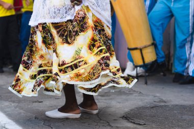 Cachoeira, Bahia, Brezilya - 15 Ağustos 2015: Bahia, Cachoeira 'da Samba dansı yapan insanların düşük kesimi.