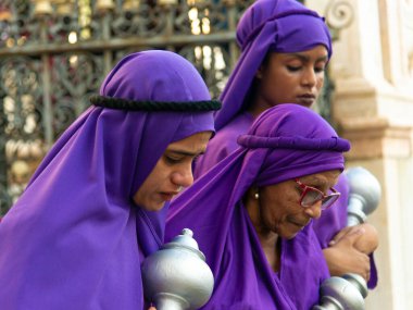 Salvador, Bahia, Brezilya - 19 Nisan 2019: Katolikler Salvador, Bahia 'da Pelourinho sokaklarında Paskalya Haftası' nı temsil ederken görüldü..