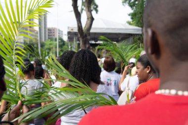 Salvador, Bahia, Brezilya - 14 Nisan 2019: İnsanlar Bahia 'nın Salvador kentindeki Palm Sunday kutlamalarına katılırken görülüyor.