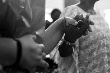 Salvador, Bahia, Brezilya - 12 Mayıs 2019: Katolik ve Candomble taraftarları köle Anastacia için Pelourinho 'daki Rosario dos Pretos kilisesinde ayin sırasında görüldüler. Bahia, Salvador şehri..