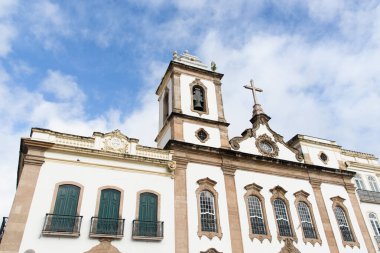 Salvador, Bahia, Brezilya - 08 Haziran 2019: Pelourinho 'daki Sao Gusmao kilisesinin dış görünüşü, Salvador, Bahia şehrinin tarihi merkezi.
