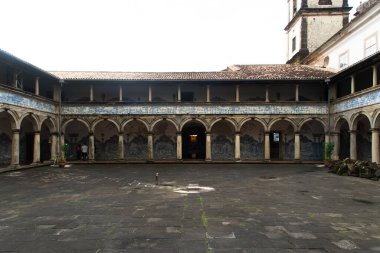 Salvador, Bahia, Brezilya - 08 Haziran 2019: Pelourinho 'daki Sao Francisco manastırının iç görünümü, tarihi Salvador, Bahia kentinin merkezi.