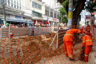 Salvador, Bahia, Brezilya - 13 Ağustos 2019: Öğrenciler, Bahia 'nın Salvador kentindeki eğitim lehinde düzenlenen bir gösteride görülüyor.