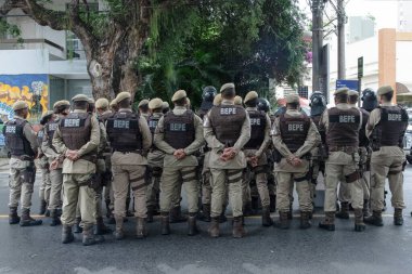 Salvador, Bahia, Brasil - Setembro 07, 2019: Brezilya 'nın Bahia kentindeki bağımsızlık geçidi sırasında askeri polis askerleri görüldü.