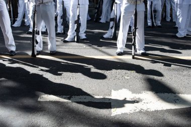 Salvador, Bahia, Brasil - Setembro 07, 2019: Brezilya Bağımsızlık Günü 'nde donanma askerleri görüldü. Salvador, Bahia.