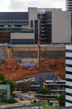 Salvador, Bahia, Brezilya - 20 Nisan 2024: Salvador, Bahia 'da Stiep mahallesindeki bir inşaat alanının görüntüsü.