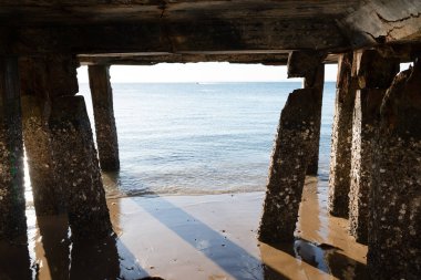 Salvador, Bahia, Brezilya - 13 Nisan 2019: Bahia 'nın Salvador kentindeki yıkıntılar içindeki Ezilme Köprüsü manzarası.