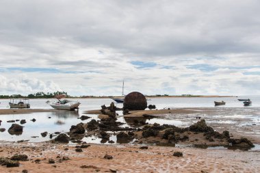 Itacare, Bahia, Brezilya - 04 Mayıs 2019: Bahia 'daki Itacare kentinde balıkçı teknelerinin görüntüsü durdu.