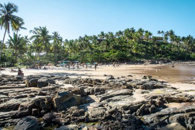 Itacare, Bahia, Brezilya - 05 Ekim 2019: Itacare, Bahia 'da turistlerin bulunduğu bir plaj manzarası.