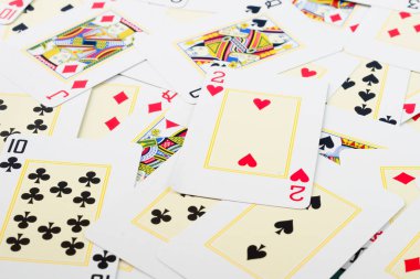 Salvador, Bahia, Brezilya - 10 Mayıs 2024: Farklı oyun kartları. Mavi arka planda izole edilmiş. Çerçeveyi doldur.