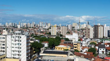 Salvador, Bahia, Brezilya - 19 Temmuz 2024: Salvador, Bahia 'nın merkezinde yukarıdan görülen konut binaları ve evler.