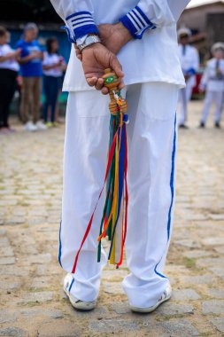 Saubara, Bahia, Brezilya - 3 Ağustos 2024: Marujada ve Cheganca kültür grubu üyeleri, Bahia 'nın Saubara kentinde düzenlenen geçit töreninde sahne alırken görüldü..