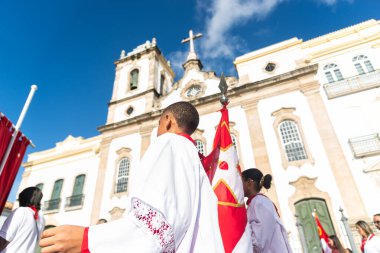 Salvador, Bahia, Brezilya - 27 Temmuz 2024: Katolikler Pelourinho 'daki İsa' nın Kutsal Kalbi geçit töreninde görüldüler. Bahia, Salvador şehri..