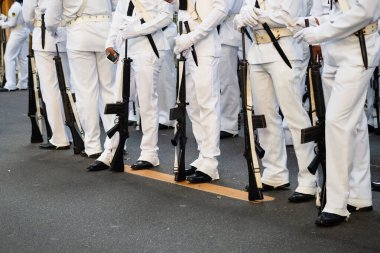 Salvador, Bahia, Brezilya - 07 Eylül 2024: Brezilya Bağımsızlık Günü 'nde donanma personeli düzende görüldü. Bahia, Salvador şehri..