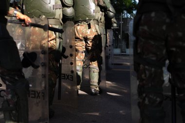 Salvador, Bahia, Brezilya - 07 Eylül 2024: Brezilya 'nın Bahia kentinde düzenlenen Brezilya Bağımsızlık Günü kutlamaları sırasında ordu birlikleri görüldü.