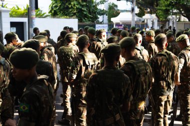 Salvador, Bahia, Brezilya - 07 Eylül 2024: Brezilya 'nın Bahia kentinde düzenlenen Brezilya Bağımsızlık Günü kutlamaları sırasında ordu birlikleri görüldü.