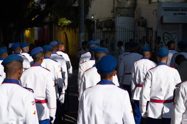 Salvador, Bahia, Brezilya - 07 Eylül 2024: Brezilya 'nın Bahia kentinde düzenlenen Bağımsızlık Günü kutlamaları sırasında askeri polis öğrencileri oluşum halinde görüldü.