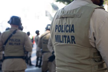 Salvador, Bahia, Brezilya - 07 Eylül 2024: Brezilya 'nın Bahia kentinde düzenlenen Bağımsızlık Günü kutlamaları sırasında askeri polis birlikleri yürüyüş yaparken görüldü.