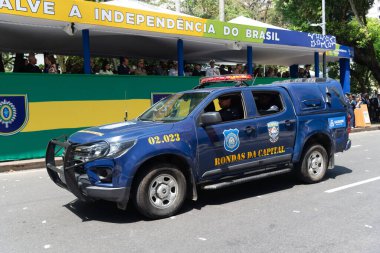 Salvador, Bahia, Brezilya - 07 Eylül 2024: Brezilya 'nın Bahia kentinde düzenlenen Bağımsızlık Günü geçit töreninde bir belediye sivil güvenlik devriyesi görüldü.