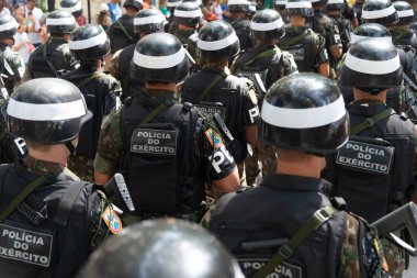 Salvador, Bahia, Brezilya - 07 Eylül 2024: Ordu askerleri Brezilya 'nın Bahia kentindeki Salvador kentinde düzenlenen bağımsızlık kutlamalarında yürürken görüldü.