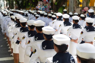 Salvador, Bahia, Brezilya - 07 Eylül 2024: Brezilya 'nın Bahia kentindeki Salvador kentinde düzenlenen bağımsızlık kutlamaları sırasında donanma personeli görev başında görüldü..