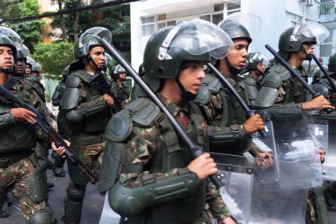 Salvador, Bahia, Brezilya - 07 Eylül 2024: Brezilya 'nın Bahia kentindeki Salvador kentindeki bağımsızlık kutlamaları sırasında ordu birlikleri yürüyüş yaparken görüldü.