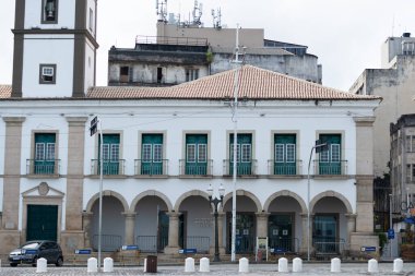 Salvador, Bahia, Brezilya - 12 Ekim 2024: Salvador, Bahia şehrinin tarihi merkezinde bulunan belediye binasının cephesi.