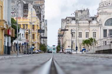 Salvador, Bahia, Brezilya - 12 Ekim 2024: Salvador, Bahia 'nın tarihi merkezindeki Şili Caddesi' nin alçak manzarası.