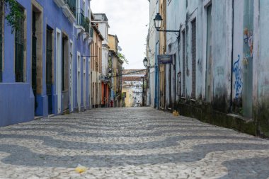 Salvador, Bahia, Brezilya - 12 Ekim 2024: Salvador, Bahia 'nın tarihi merkezinde yer alan Pelourinho sokak manzarası.