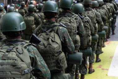 Salvador, Bahia, Brezilya - 07 Eylül 2024: Brezilya 'nın Bahia kentindeki Salvador kentindeki bağımsızlık kutlamalarında ordu birliklerinin geçit töreni yaptığı görüldü.