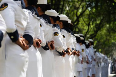 Salvador, Bahia, Brezilya - 07 Eylül 2024: Brezilya 'nın Bahia kentindeki Salvador şehrinde düzenlenen geçit töreninde donanma askerleri görüldü.