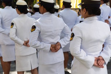 Salvador, Bahia, Brezilya - 07 Eylül 2024: Brezilya 'nın Bahia kentindeki Salvador kentindeki bağımsızlık kutlamaları sırasında donanma askerlerinin hareketsiz durduğu görüldü.