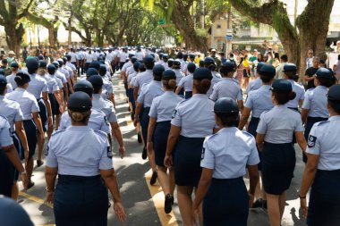 Salvador, Bahia, Brezilya - 07 Eylül 2024: Kadın Hava Kuvvetleri askerleri Brezilya Bağımsızlık Günü 'nde geçit töreni yaparken görüldü. Salvador, Bahia.