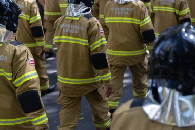Salvador, Bahia, Brezilya - 07 Eylül 2024: Brezilya Bağımsızlık Günü 'nde itfaiyelerin geçit töreni yaptığı görüldü. Salvador, Bahia.