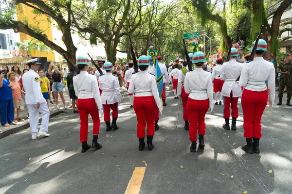 Salvador, Bahia, Brezilya - 07 Eylül 2024: Ordu askeri okulundan öğrenciler, Brezilya 'nın Salvador, Bahia kentindeki bağımsızlık töreninde görüldüler.