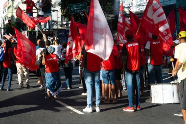 Salvador, Bahia, Brezilya - 10 Aralık 2024: Brezilya 'da yasaların iyileştirilmesini protesto eden aktivistler görülüyor. Bahia, Salvador şehri..