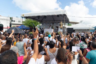 Salvador, Bahia, Brezilya - 27 Aralık 2024: Katolikler 2024 yılının son Cuma günü Bonfim Kilisesi 'nde ayine katılırken görüldü. Salvador, Bahia.