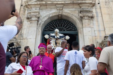 Salvador, Bahia, Brezilya - 01 Ocak 2025: Katolikler, Bahia 'nın Salvador kentindeki Conceicao da Praia Anıtı' na eşlik eden bir geçit törenine katıldılar..