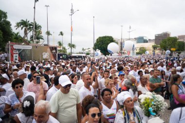 Salvador, Bahia, Brezilya - 16 Ocak 2025: Katolikler Salvador, Bahia 'daki Lavagem do Bonfim festivaline katılırken görüldü.