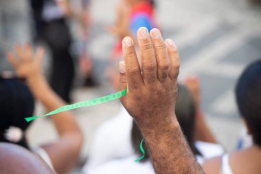 Salvador, Bahia, Brezilya - 27 Aralık 2024: Katolikler 2024 yılının son Cuma günü Bonfim Kilisesi 'nde dua ettiler. Salvador, Bahia.