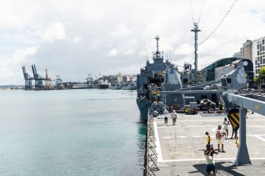 Salvador, Bahia, Brezilya - 26 Ocak 2025: Brezilya Donanma gemisi limana yanaştı ve Brezilya 'nın Salvador limanında halka açıldı.